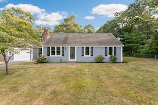 17 Weather Crescent Cir, Mashpee, MA 02649