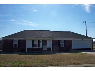 139 Foxchase Dr, Mason, TN 38049