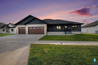 429 Andrew Ave, Harrisburg, SD 57032