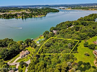 900 Harbour View Dr, Lenoir City, TN 37772