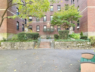 321 Larchmont Acres Unit 1B, Larchmont, NY 10538