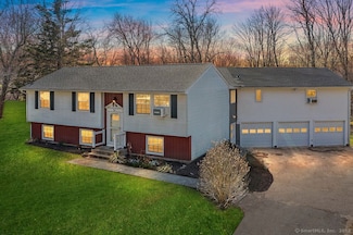 31 Bob White Way, Moosup, CT 06354