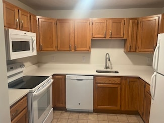 574 State St Unit 1, Hanson, MA 02341
