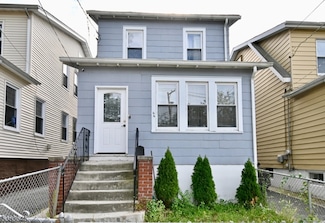 66 Rutgers St, Irvington, NJ 07111