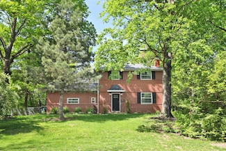 2938 Sherwood Rd, Columbus, OH 43209