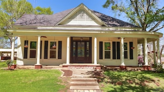 409 E Baker St, Jefferson, TX 75657