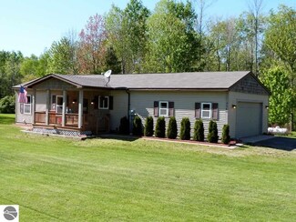 5560 River Rd, Benzonia, MI 49616