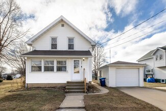 304 3rd Ave NE, Farley, IA 52046
