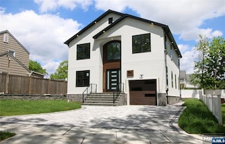 71 Canterbury Ct, Teaneck, NJ 07666
