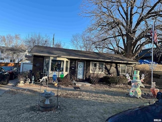 2544 Glenn St, Bettendorf, IA 52722