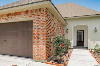 16255 White Rose Dr, Baton Rouge, LA 70817