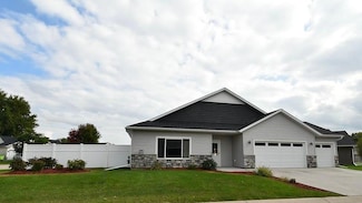 260 Golden Bear Ln, Zumbrota, MN 55992
