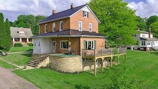 176 King St, Springs, PA 15562