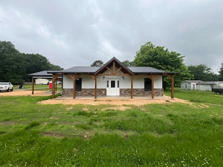 82 Massey St, Adamsville, TN 38310