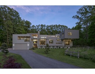 120 Governor Stoughton Ln, Milton, MA 02186