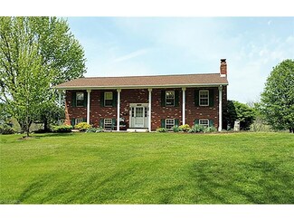9357 Briar Rd, Magnolia, OH 44643