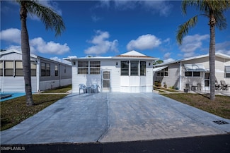 182 Caravan Cir, North Fort Myers, FL 33903