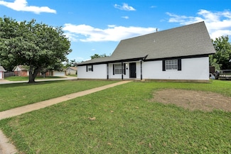 3651 Rough Creek Rd, Forest Hill, TX 76140