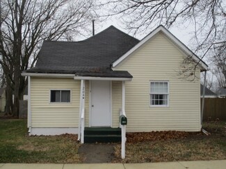 204 N Spruce St, Villa Grove, IL 61956