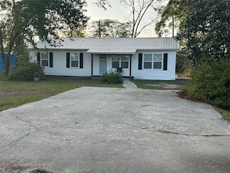 10 Grove St, Hazlehurst, GA 31539