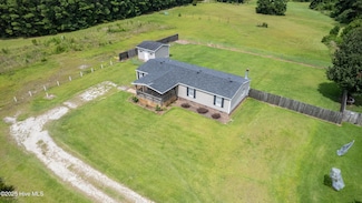 204 Kings Pkwy, Hubert, NC 28539