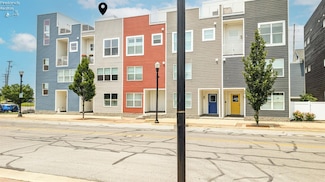 417 W Water St, Sandusky, OH 44870