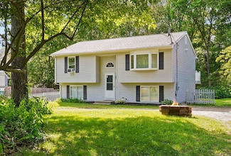 19 Thompson Pike, Dayville, CT 06241