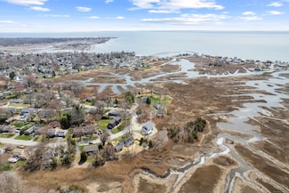 26 Meadowood Ln, Old Saybrook, CT 06475