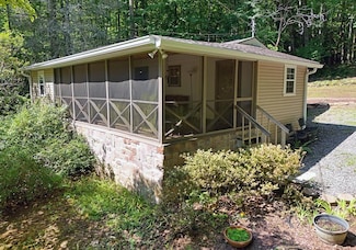 66 Patterson Ln, Hayesville, NC 28904