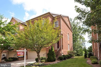 9199 Point Replete Dr, Fort Belvoir, VA 22060