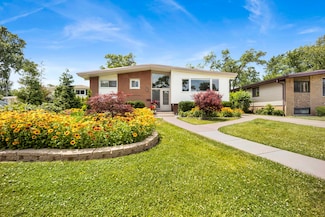 316 Nellie Ct, Glenview, IL 60025