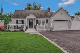 66 Eimer St, Patchogue, NY 11772