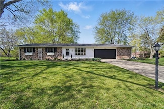 3594 Knollwood Dr, Beavercreek, OH 45432