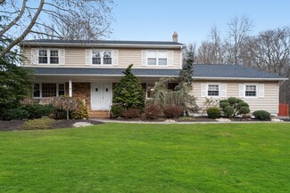 6 Eisenhower Cir, Morganville, NJ 07751