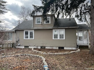 24067 Sargent Ave, Southfield, MI 48033
