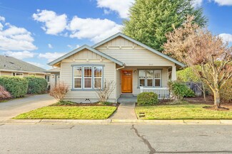 902 Schaefers Ln, Grants Pass, OR 97526