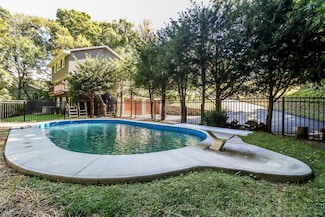 38 Fairmount Dr, Danbury, CT 06811