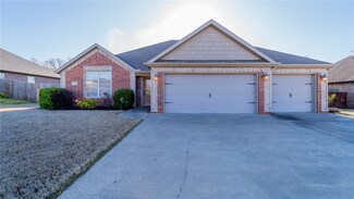5711 S 66th St, Rogers, AR 72758