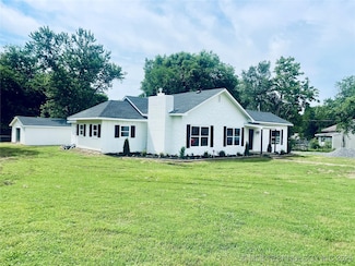 305 E Hickory Ave, Fort Gibson, OK 74434