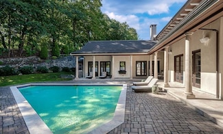18 Middlesex St, Winchester, MA 01890