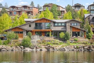 849 SW Theater Dr, Bend, OR 97702