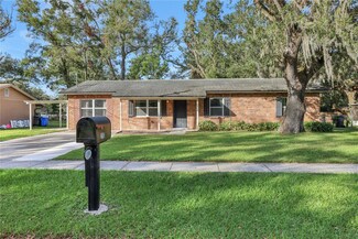 3110 Camphor Dr, Plant City, FL 33566