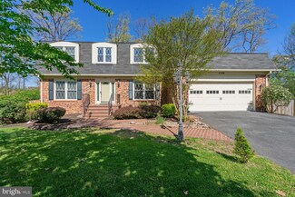 4300 Birch Pond Ln, Fairfax, VA 22033