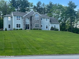 30 Indian Pipe Dr, Wynantskill, NY 12198