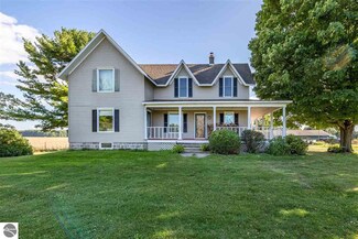 18621 Coral Rd, Howard City, MI 49329