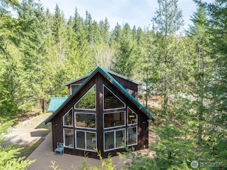 69550 NE 130th St, Skykomish, WA 98288