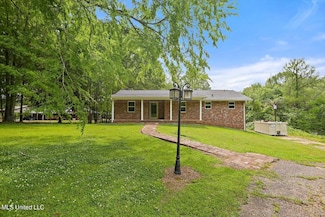 1874 Lakeside Dr, Vicksburg, MS 39180