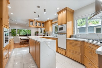 15936 Osborne St, North Hills, CA 91343