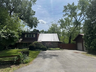 301 W 240th St, Lowell, IN 46356