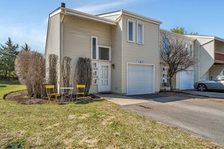 1677 Cove Ct Unit 1, Naperville, IL 60565